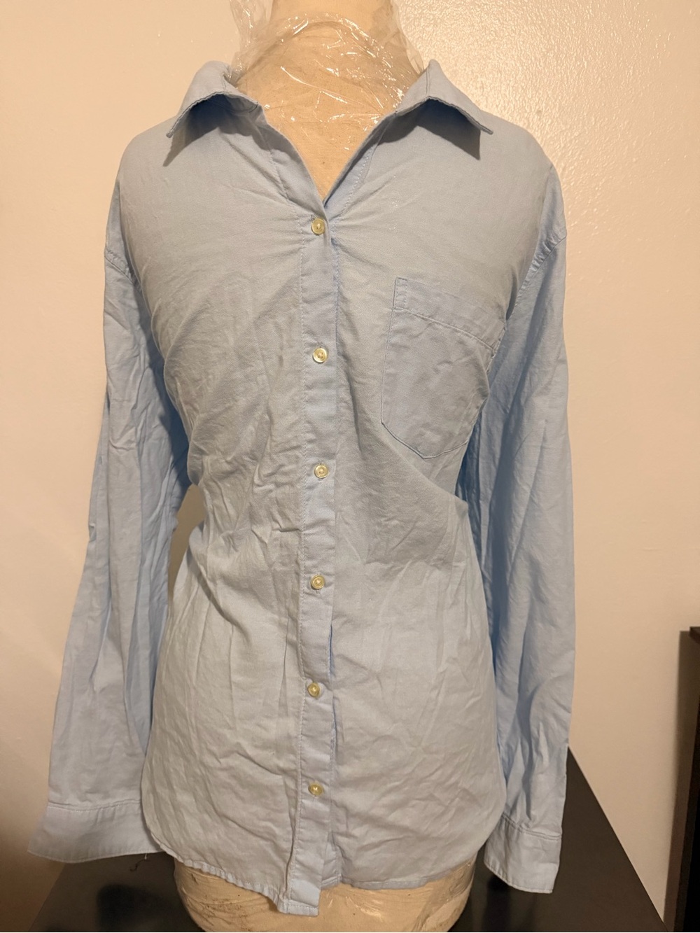 Old Navy Light Blue Women’s Button-Down Shirt - Picture 1 of 3